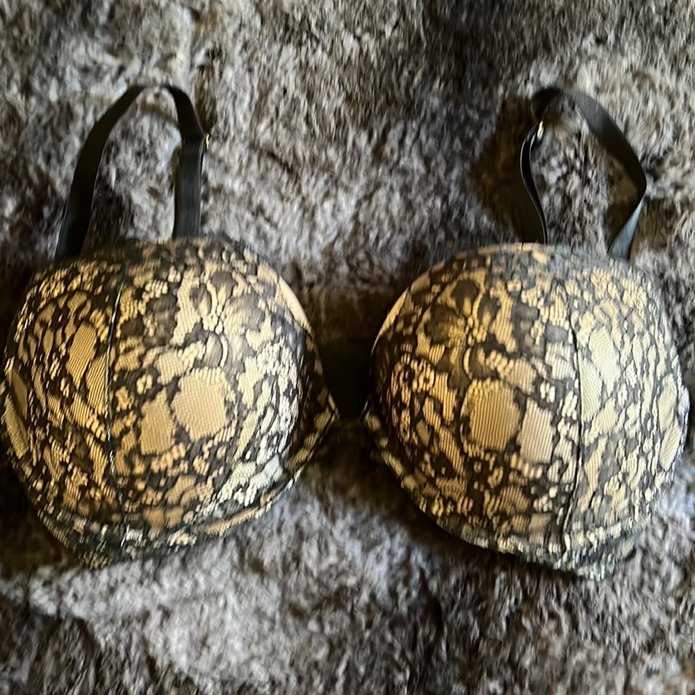 Victoria, secrets, black push-up bra